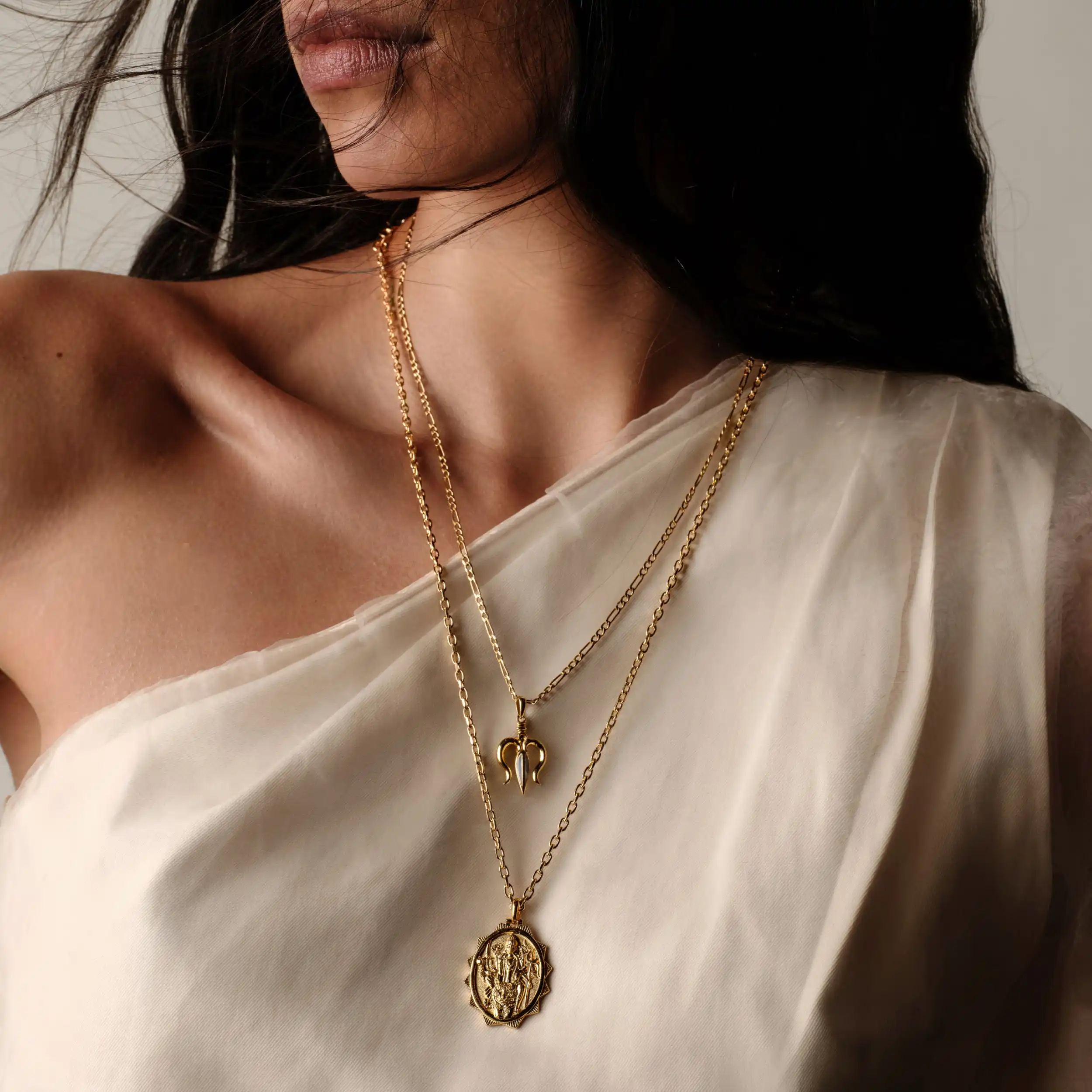 Mother of Pearl Trident Amulet - Image 2