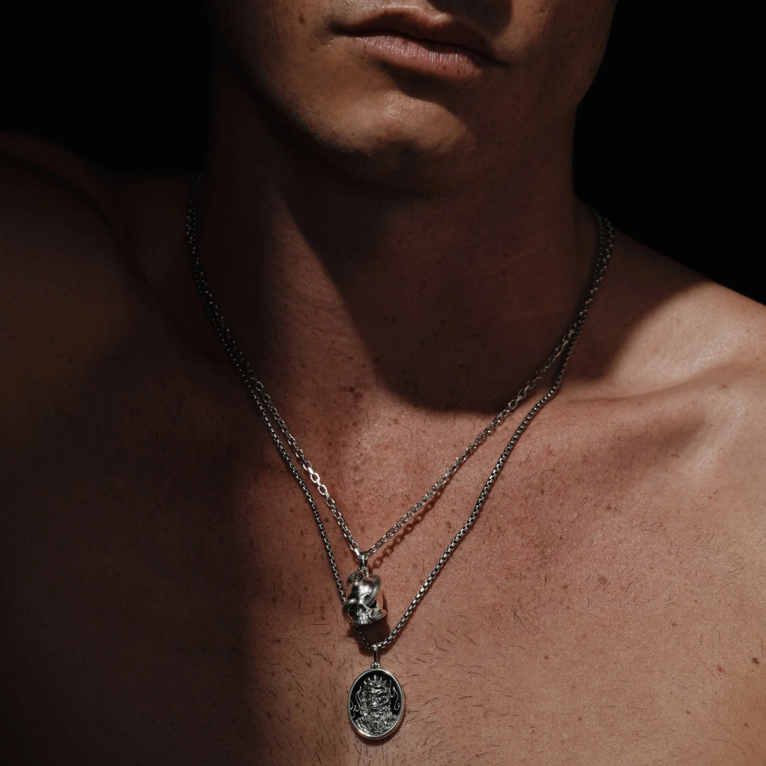 Hades Skull Necklace Set - Image 2
