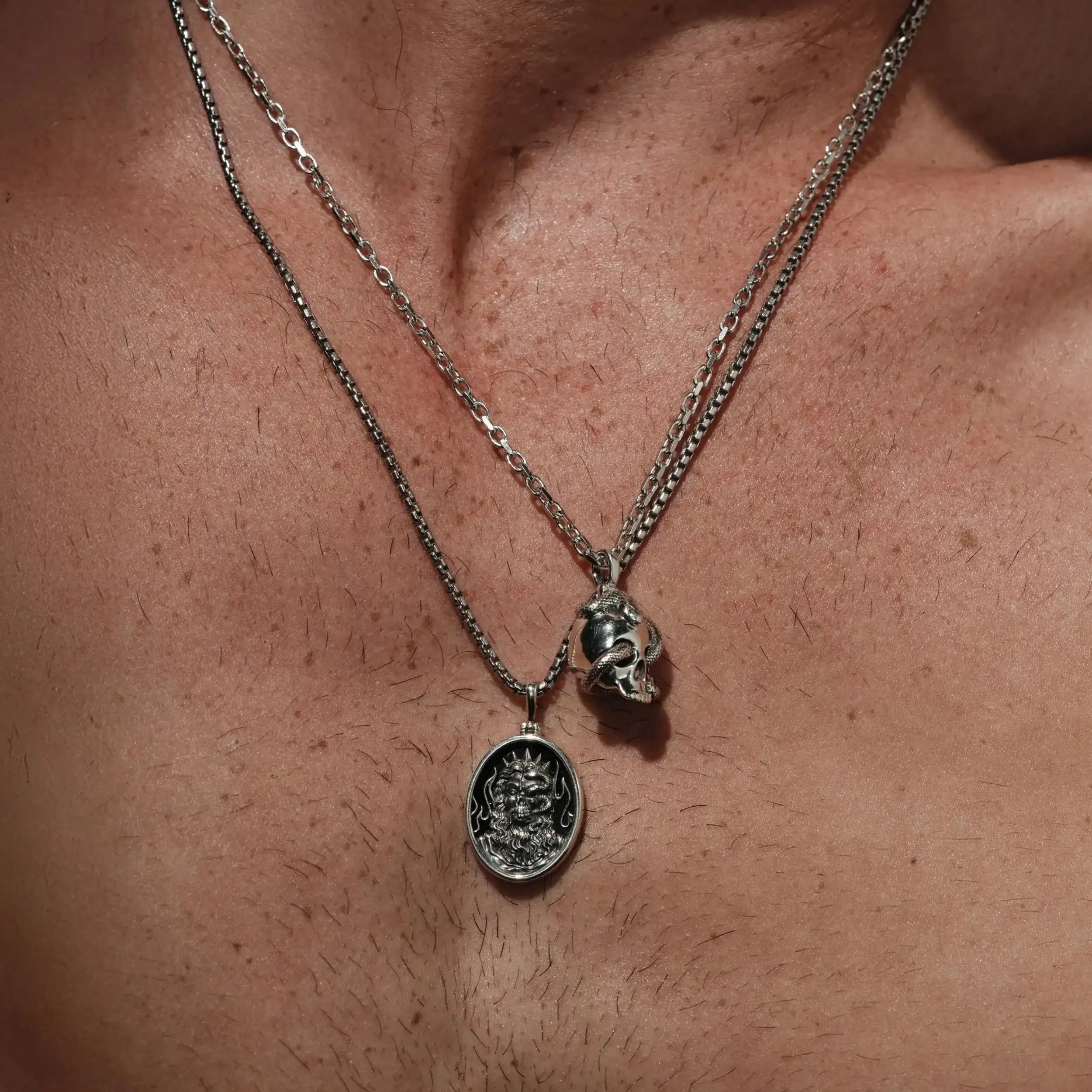 Hades Skull Necklace Set - Image 4